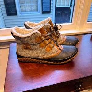 Sorel Gray and Brown Lace Up Boots